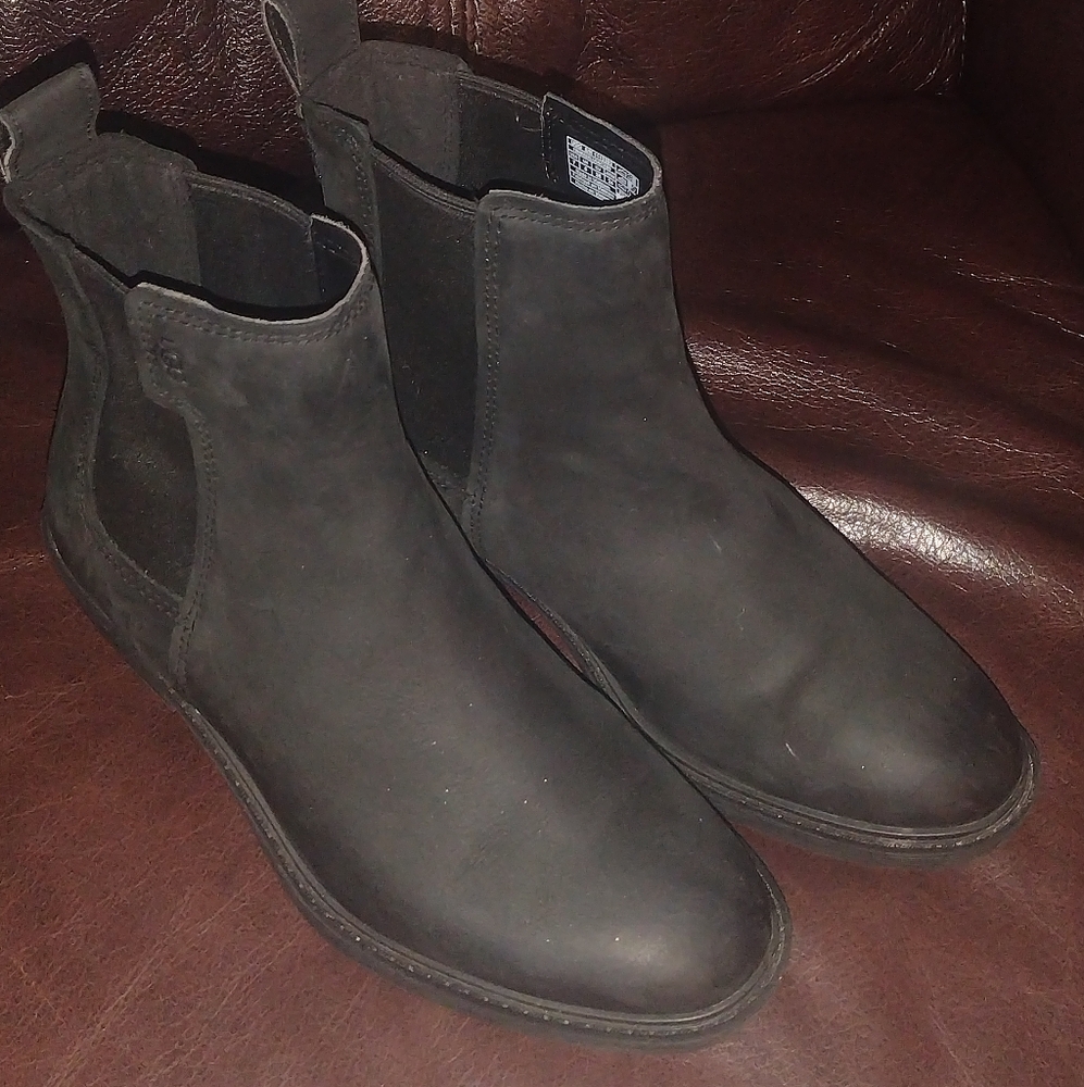 UGG Bonham Waterproof Leather Chelsea Boots Size 7.5
